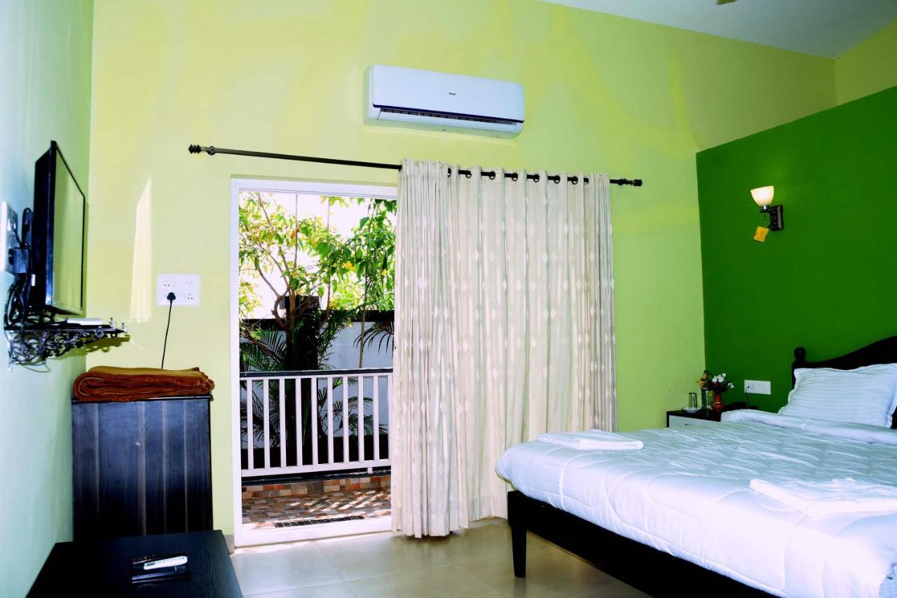 Vagator Retreat Resort With Swimming Pool Экстерьер фото