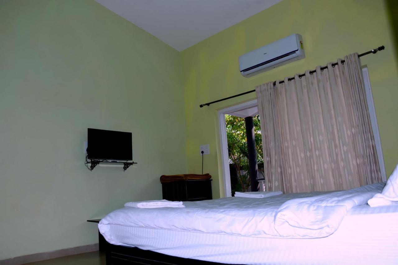 Vagator Retreat Resort With Swimming Pool Экстерьер фото